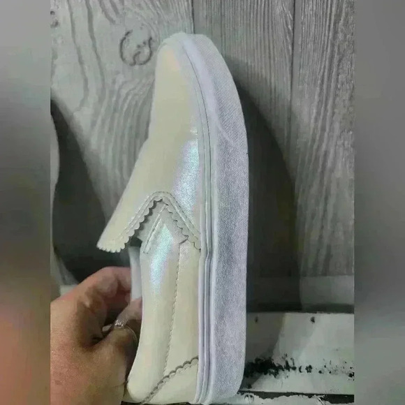 Vans iridescent slip on shoes. Size 5 - Picture 4 of 9